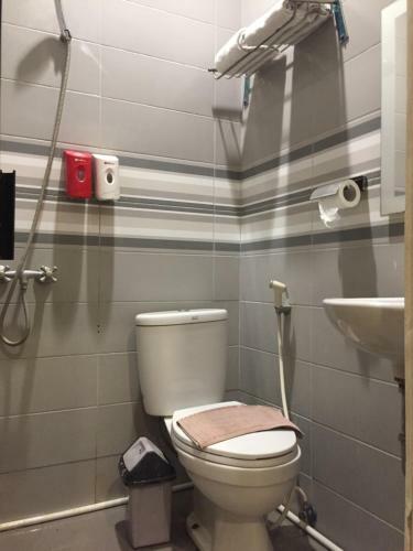 Reddoorz Plus @ Hotel Alden Makassar