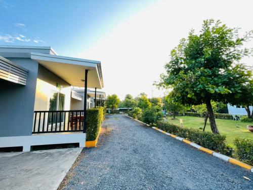 Hotel Baan Ruay Suk Resort, Lopburi