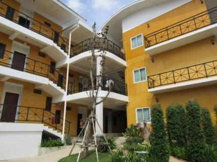 Hotel ??????????????? (resort At Lampang)
