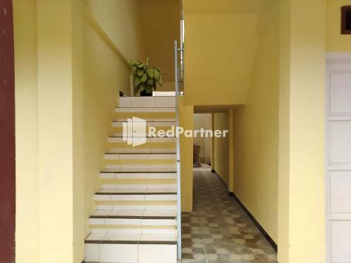 Hotel Boarding House Syariah Mm Bone Redpartner