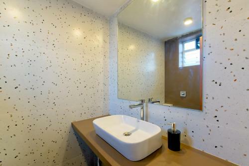 Villa Saffronstays Coral Hues