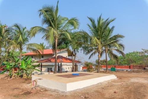 Villa Saffronstays Coral Hues