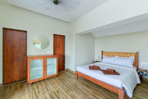 Villa Saffronstays Coral Hues