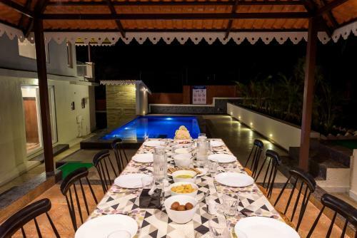 Villa Saffronstays Coral Hues