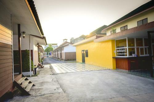 Hostal The Garden Town Residences