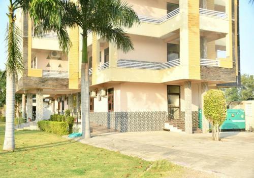 Hotel S K Resort & Marriage Garden