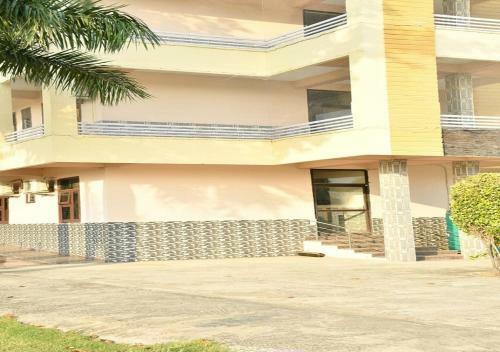 Hotel S K Resort & Marriage Garden