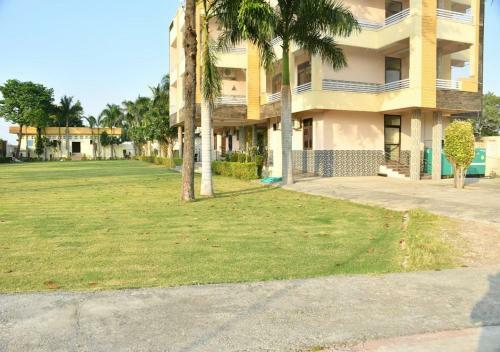 Hotel S K Resort & Marriage Garden