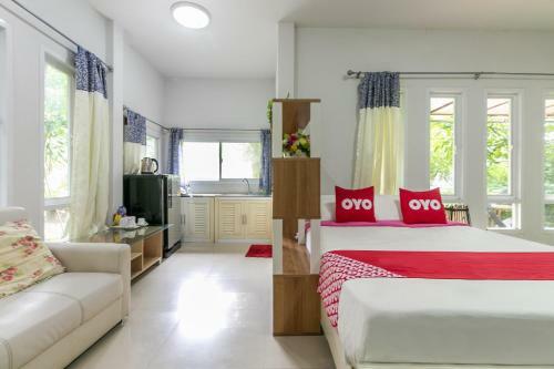 Hotel Vaccinated Staff - Oyo 1129 Leelavadee Resort Korat