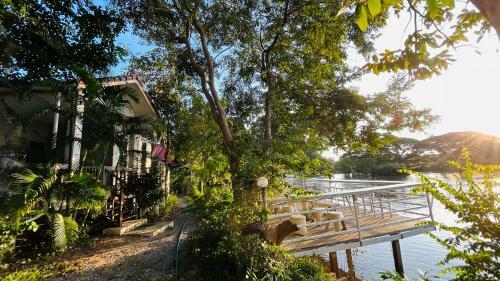 Hotel Moon River Resort Phimai