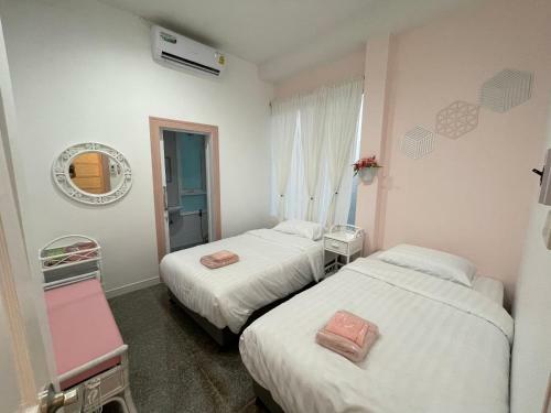 Villa Minimal House Phichit