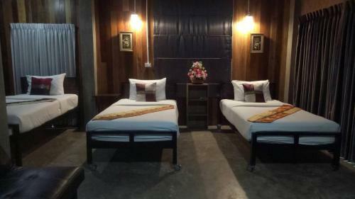 Hostal Baan 9'nan Guest Home In Nan City.