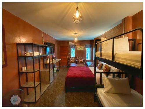 Hostal The One House