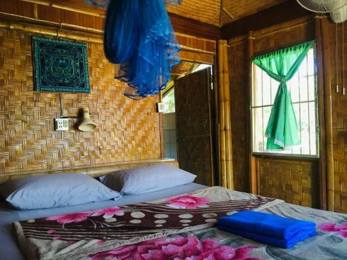 Golden Hut -chill Bungalows In Town??????????