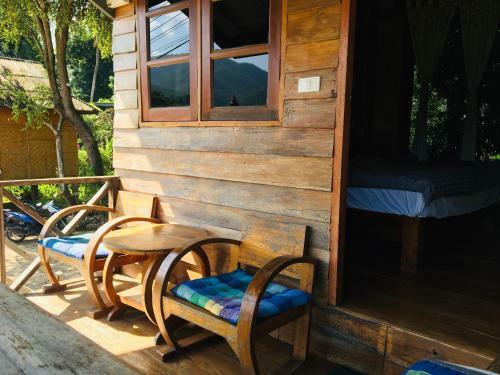 Golden Hut -chill Bungalows In Town??????????