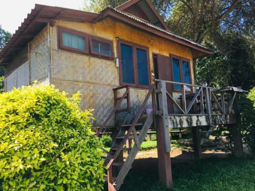 Golden Hut -chill Bungalows In Town??????????