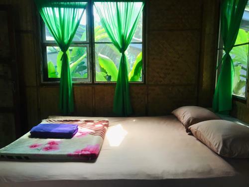 Golden Hut -chill Bungalows In Town??????????