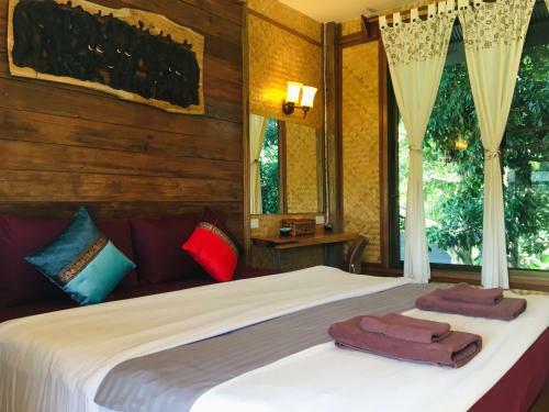 Golden Hut -chill Bungalows In Town??????????