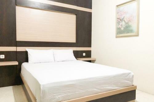Hotel Yellow House Surabaya Redpartner