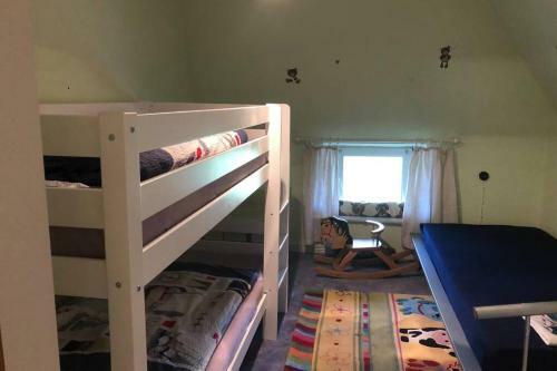 Gro�z�giges Reetdachhaus An Der Nordsee