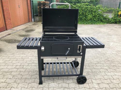 Gro�z�giges Reetdachhaus An Der Nordsee