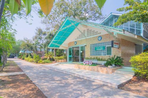 Hotel Oyo 614 Koh Lak Resort