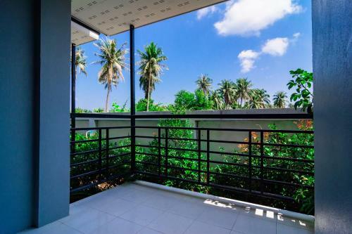 Hotel Vaccinated Staff - Oyo 533 Runya Poolvilla