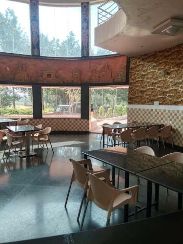 Hotel Mayura Pavithra Yediyur