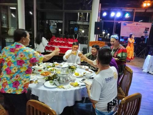 Hotel Jansom Beach Resort