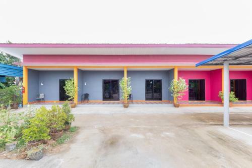 Hotel Vaccinated Staff Oyo 1044 Vassana Resort