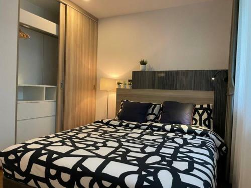 Apartamento 2br Service Condo In Sriracha