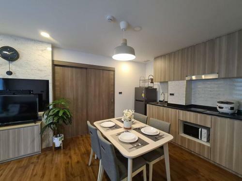 Apartamento 2br Service Condo In Sriracha