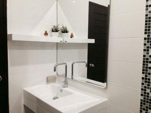 Koh Sirey Beachfront Pool Villa 2 Bedrooms