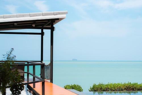 Koh Sirey Beachfront Pool Villa 2 Bedrooms