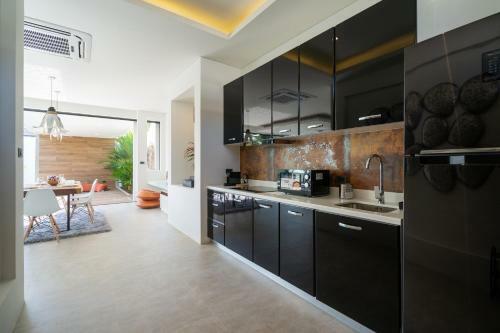Labriz Ocean Villa - Tropical Modern Living