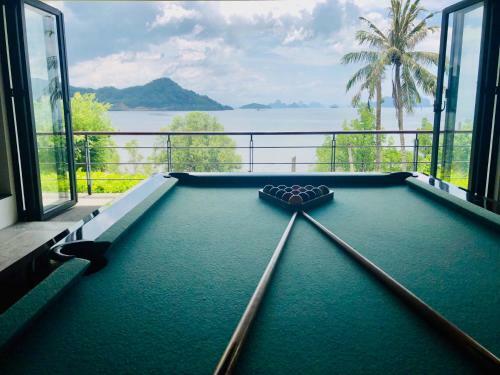 D-lux 4 Bed Sea View Villa With Private Beach
