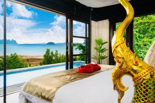 D-lux 4 Bed Sea View Villa With Private Beach