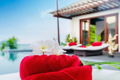 D-lux 4 Bed Sea View Villa With Private Beach