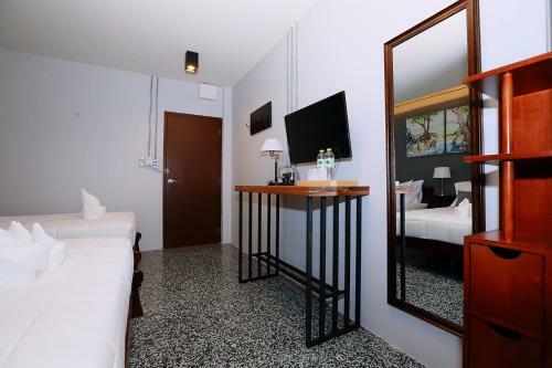 Canvas Family Home