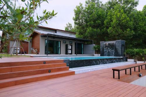 Canvas Family Home