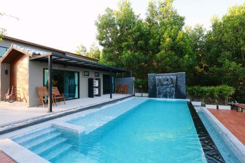 Canvas Family Home