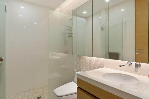 Pearl Of Naithon - Beachfront Apartments