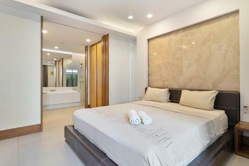 Pearl Of Naithon - Beachfront Apartments