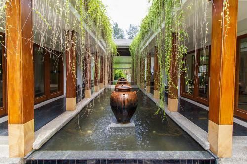 Pearl Of Naithon - Beachfront Apartments