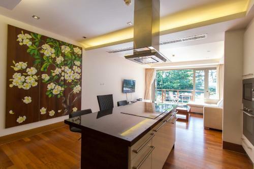 Pearl Of Naithon - Beachfront Apartments