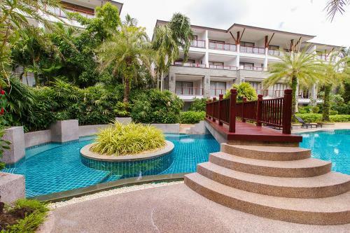 Pearl Of Naithon - Beachfront Apartments