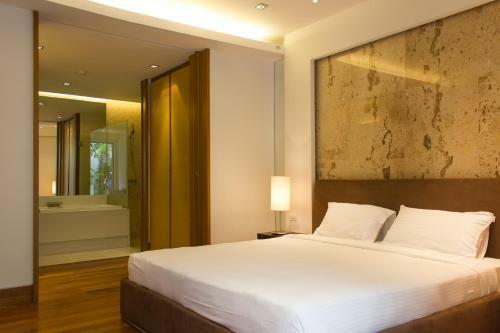 Pearl Of Naithon - Beachfront Apartments