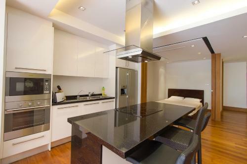 Pearl Of Naithon - Beachfront Apartments