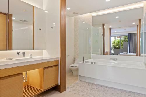 Pearl Of Naithon - Beachfront Apartments