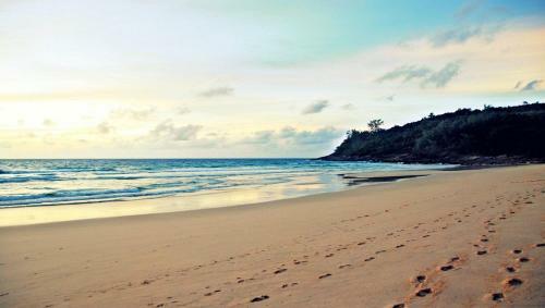 Pearl Of Naithon - Beachfront Apartments